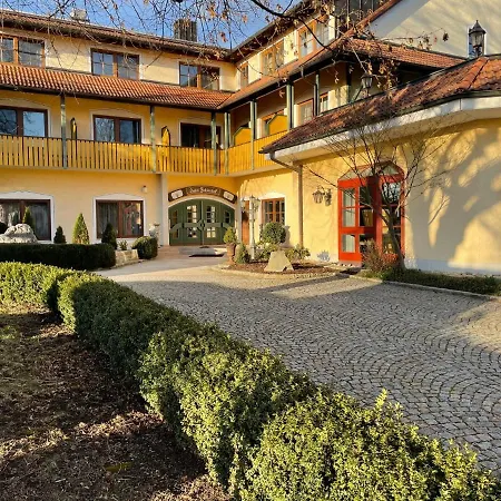 Hotel Fohlenhof 3*